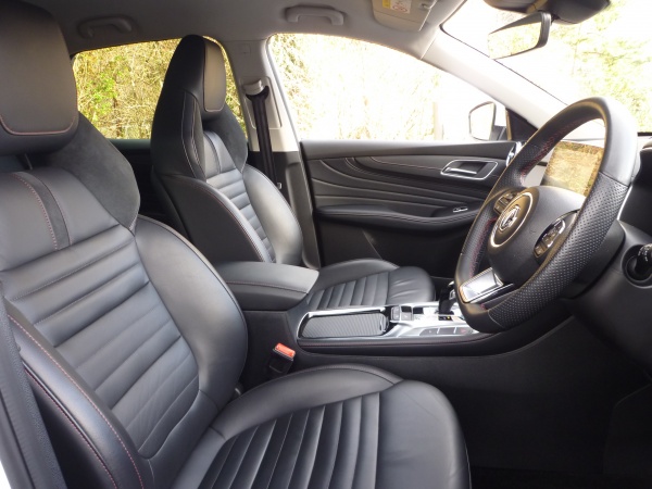 Trophy 1.5 T-GDi 16.6 kWh