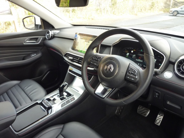 Trophy 1.5 T-GDi 16.6 kWh