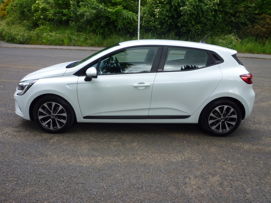 140 Iconic 1.6 E-Tech Hybrid