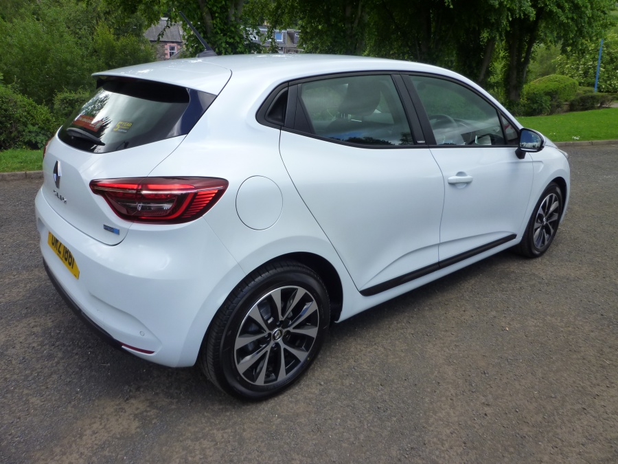 140 Iconic 1.6 E-Tech Hybrid