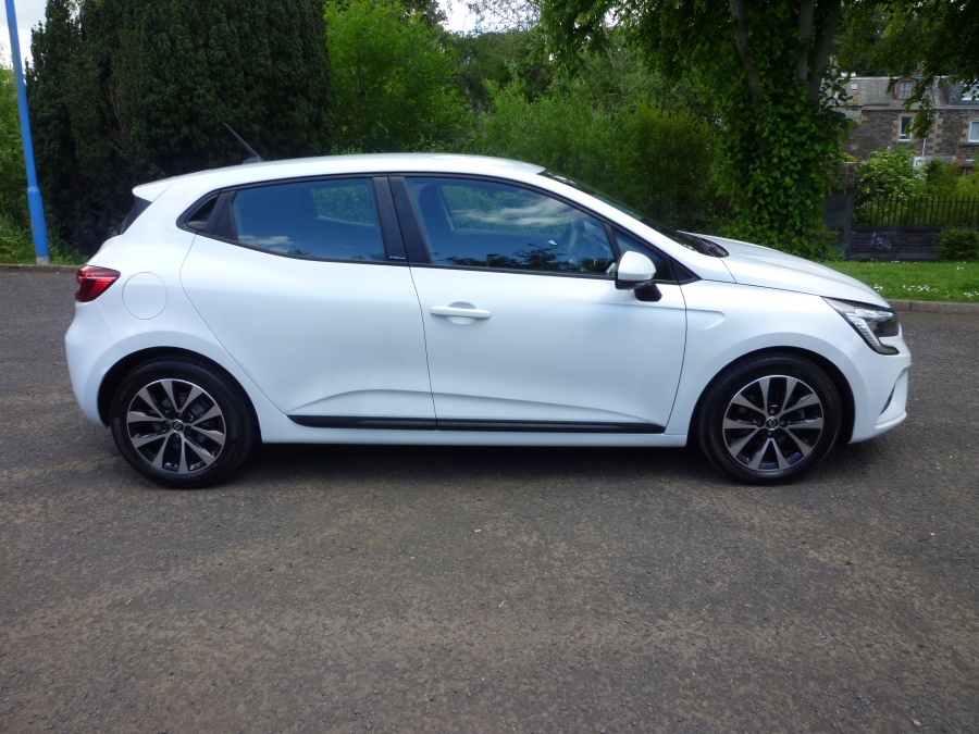 140 Iconic 1.6 E-Tech Hybrid