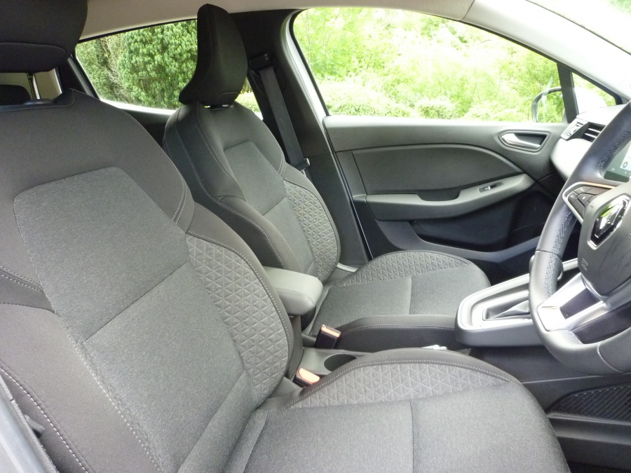 140 Iconic 1.6 E-Tech Hybrid