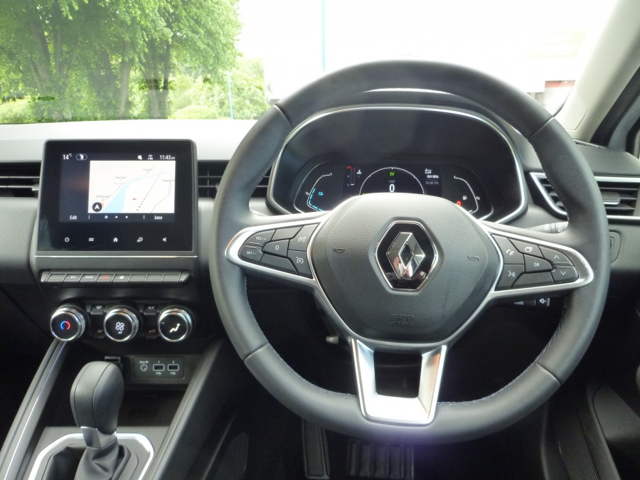 140 Iconic 1.6 E-Tech Hybrid