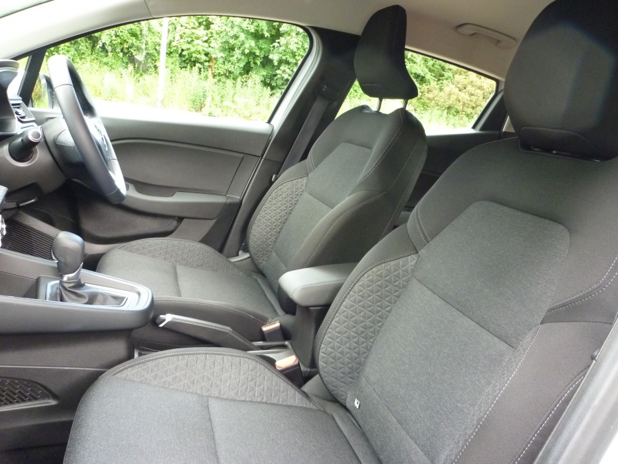 140 Iconic 1.6 E-Tech Hybrid