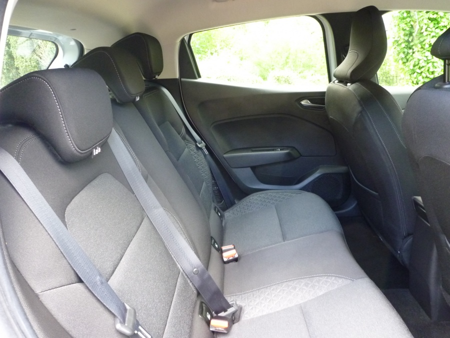 140 Iconic 1.6 E-Tech Hybrid