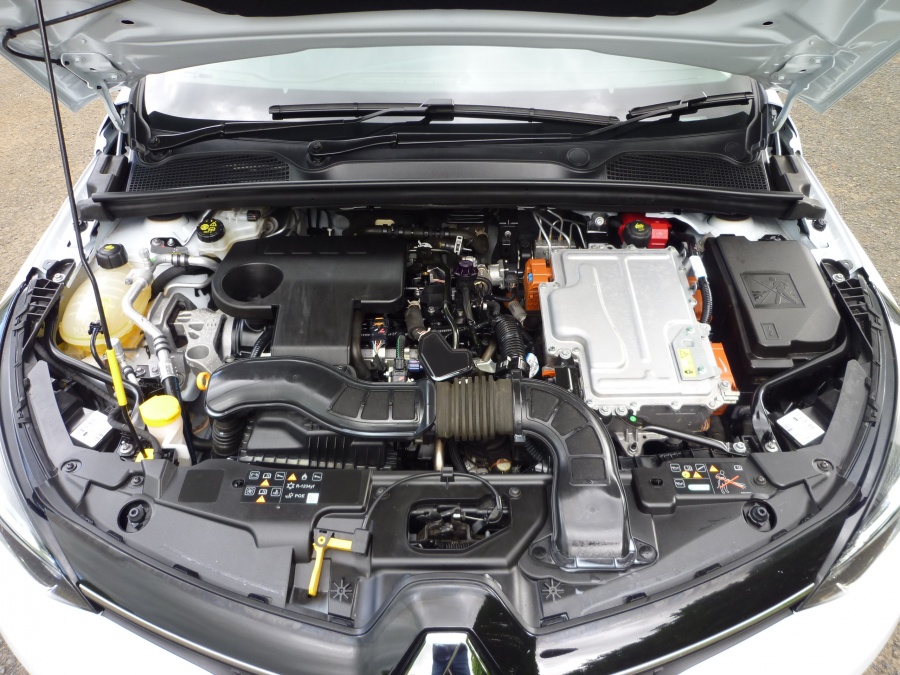 140 Iconic 1.6 E-Tech Hybrid