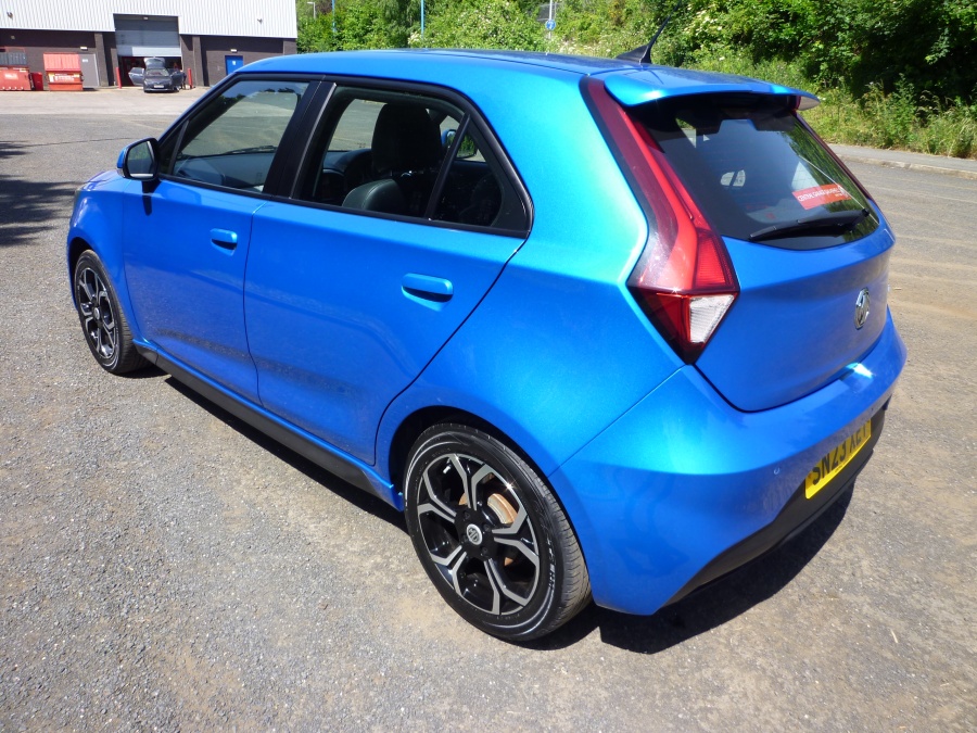 Exclusive Nav 1.5 VTi-TECH