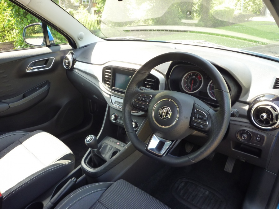 Exclusive Nav 1.5 VTi-TECH