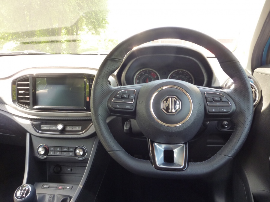 Exclusive Nav 1.5 VTi-TECH