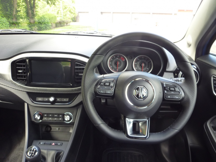 Exclusive Nav 1.5 VTi-TECH