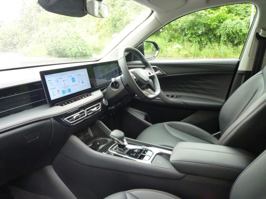 Trophy 1.5 T 24.7 kWh automatic