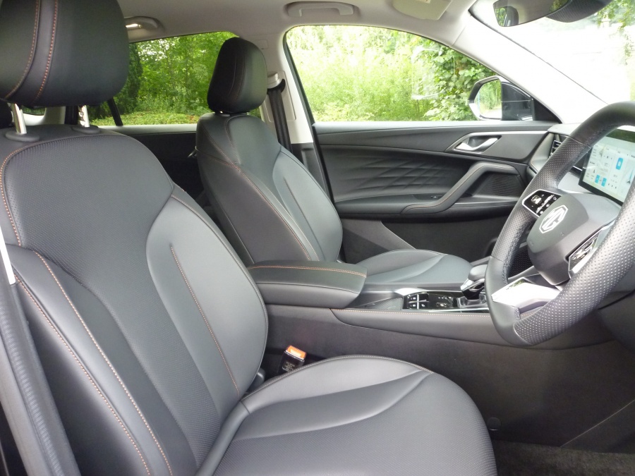Trophy 1.5 T 24.7 kWh automatic