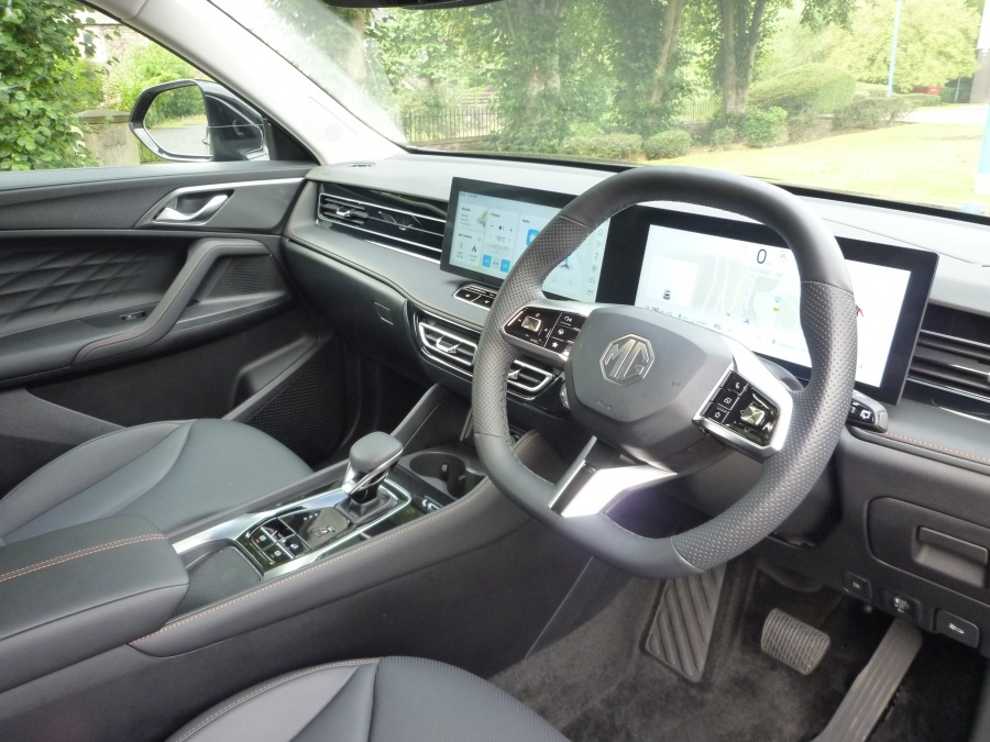 Trophy 1.5 T 24.7 kWh automatic