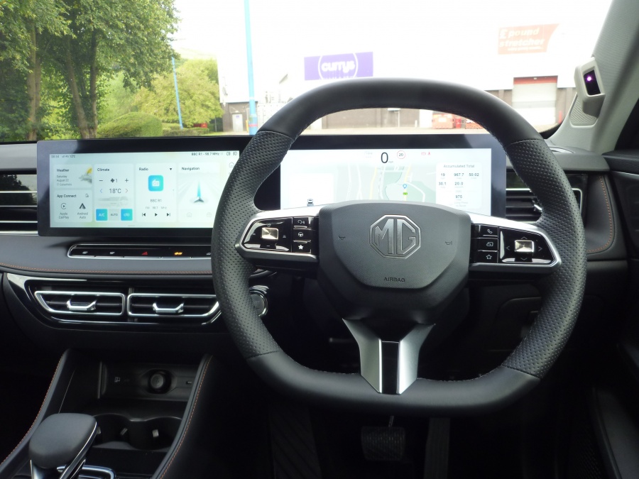 Trophy 1.5 T 24.7 kWh automatic