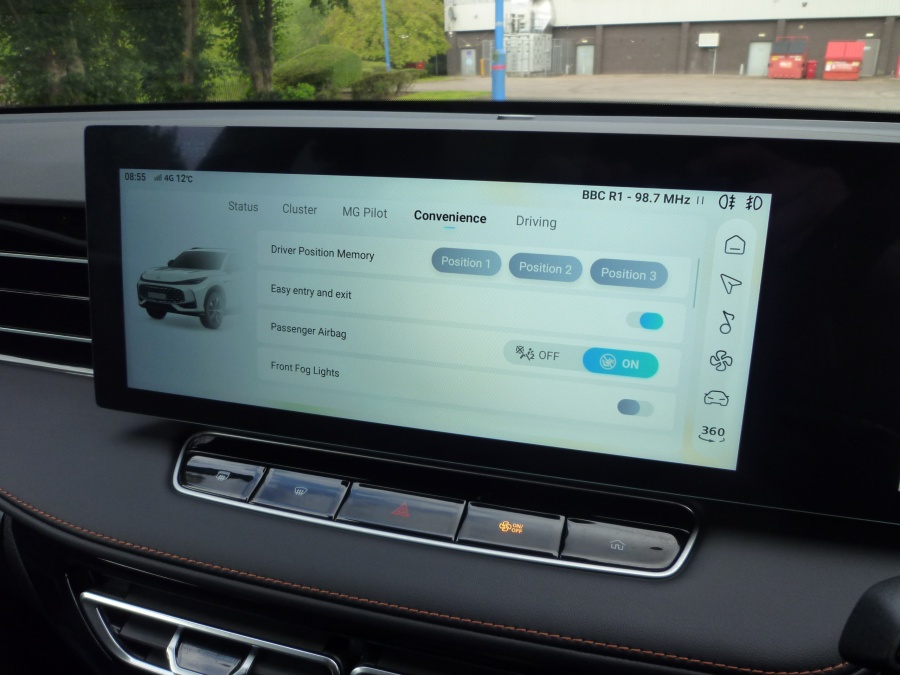 Trophy 1.5 T 24.7 kWh automatic