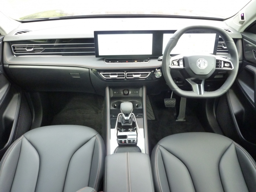 Trophy 1.5 T 24.7 kWh automatic