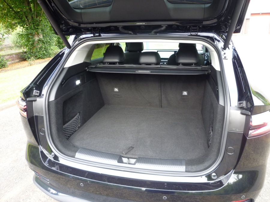Trophy 1.5 T 24.7 kWh automatic