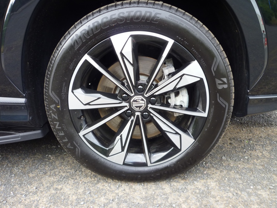 Trophy 1.5 T 24.7 kWh automatic